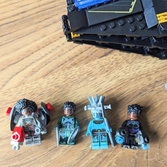 LEGO Marvel set 76211 complete w3/4figs +instructions - Picture 4 of 4